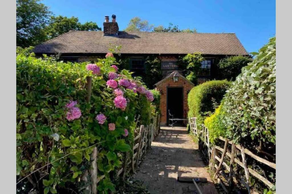 Ferienwohnung 17Th Century Boutique Getaway In The Countryside Martin Mill Exterior foto